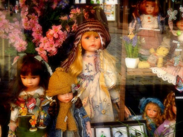 Pretty dolls with delicate strength of timelessness.